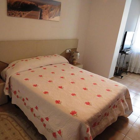 Tarragona Apartment Roses Bagian luar foto